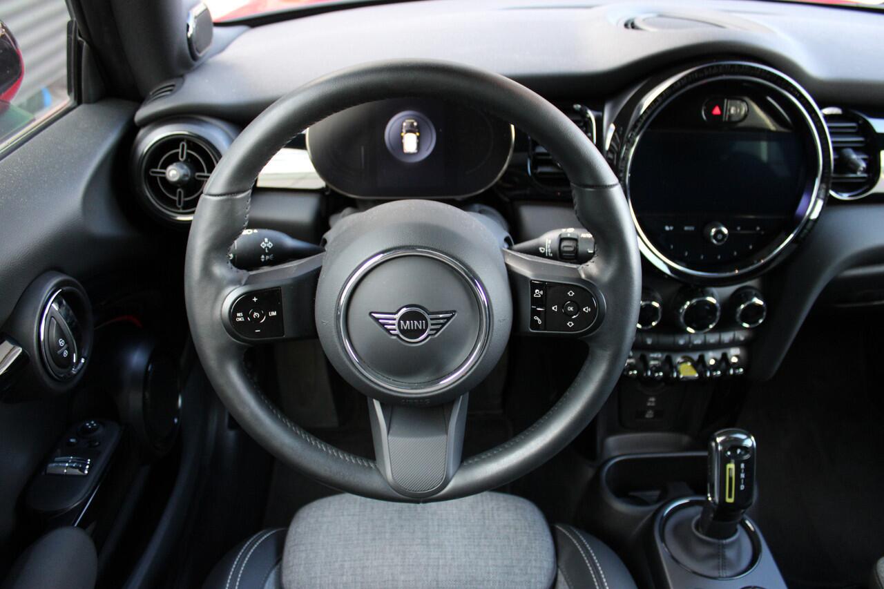 Mini Electric Classic / Panoramadak / Sportstoelen / Achteruitrijcamera / LED / Comfort Access / Park Assistant / Stuurverwarming