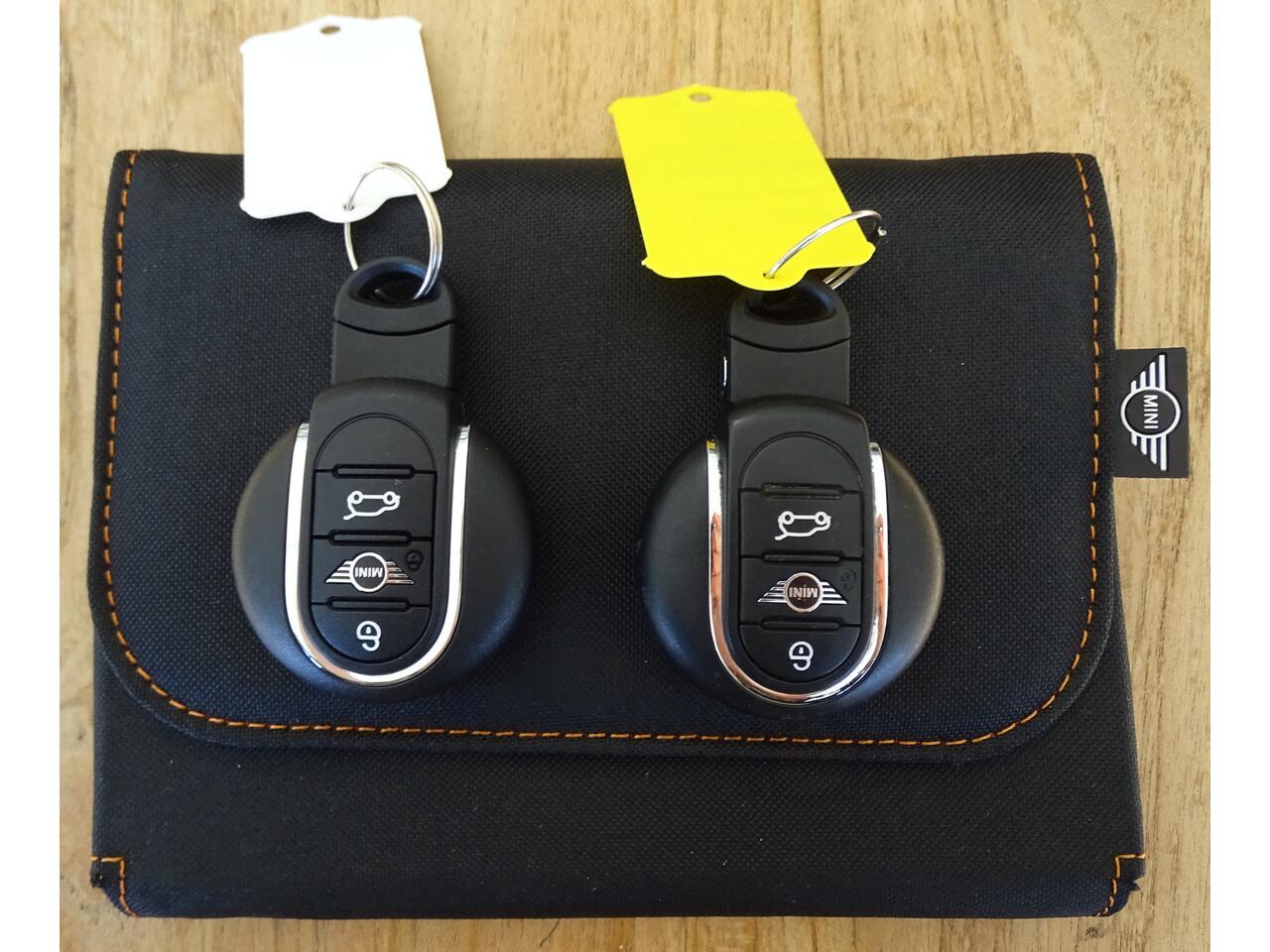 Mini Electric Cooper SE PANO Classic, Facelift m'22 schuifdak, Apple Carplay, Stoelverwarm, cruise c, bluetooth, Union Jack achterlichten,