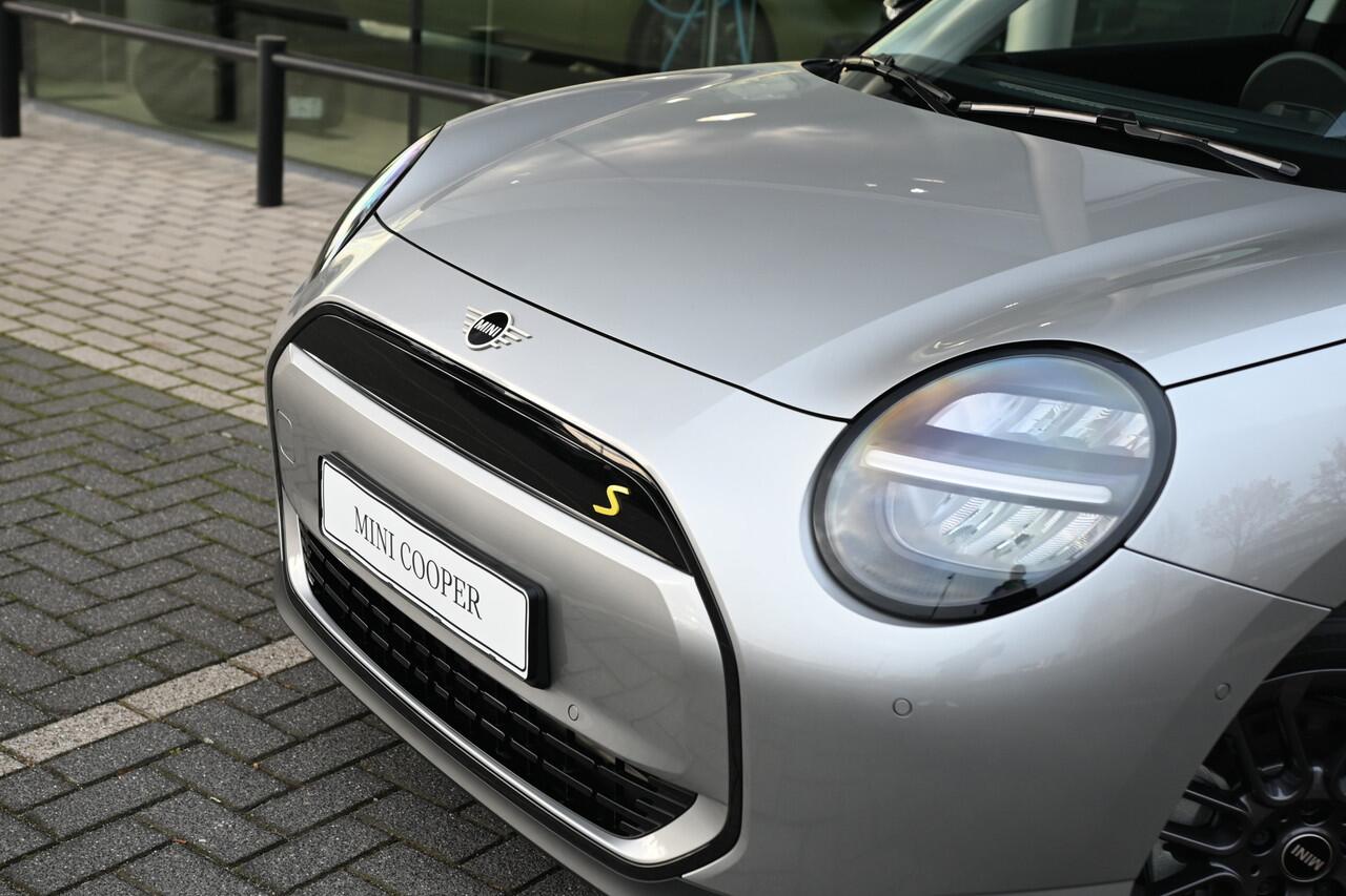 Mini Electric Hatchback Cooper SE / Essential / 17" U-Spoke grey