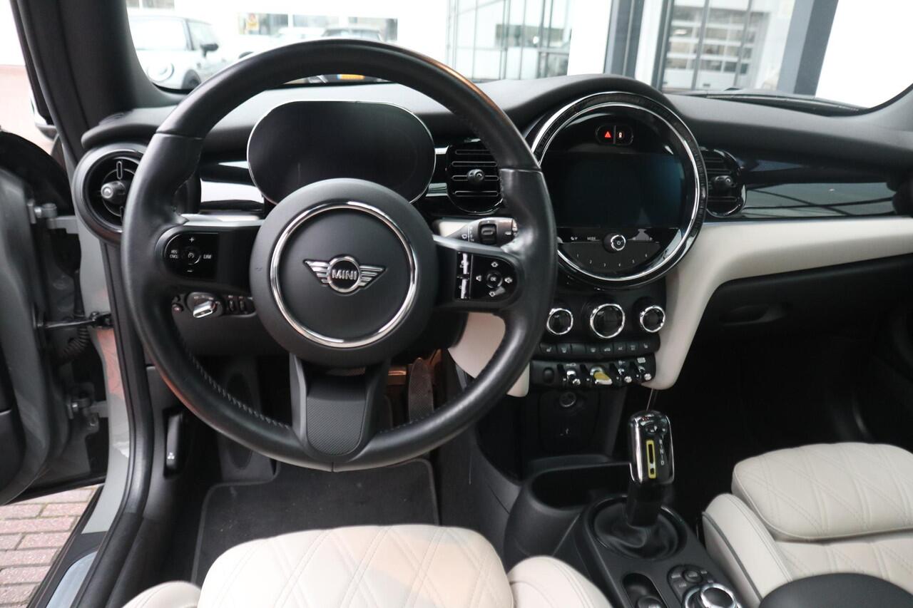 Mini Electric | Glazen Panoramadak | Volleder Chester | Stuur- en stoelverwarming | Camera | Parkeersensoren | Navigatiesysteem | NEXT