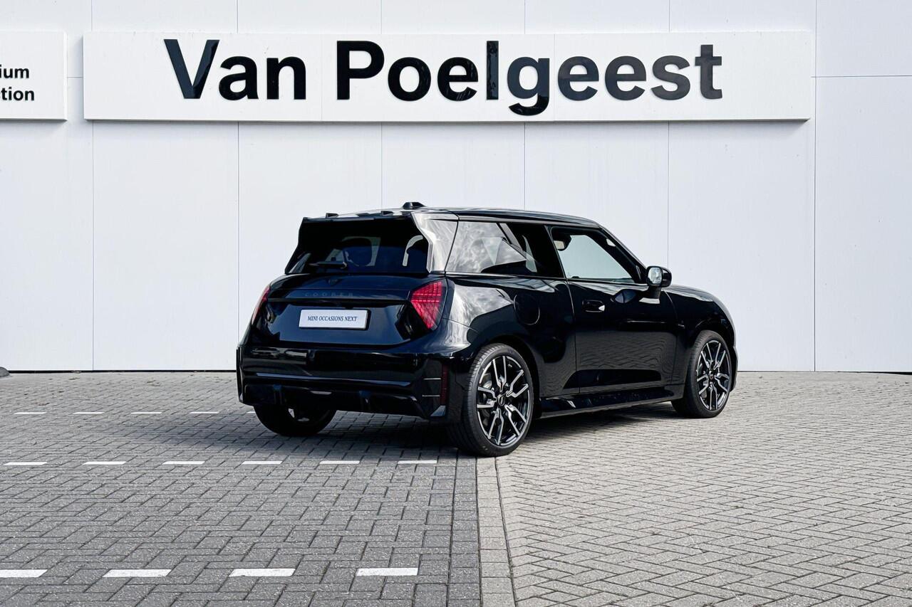 Mini Electric Cooper 3-deurs E John Cooper Works Pakket L | Comfort Acces | Harman Kardon | Stuurverwarming