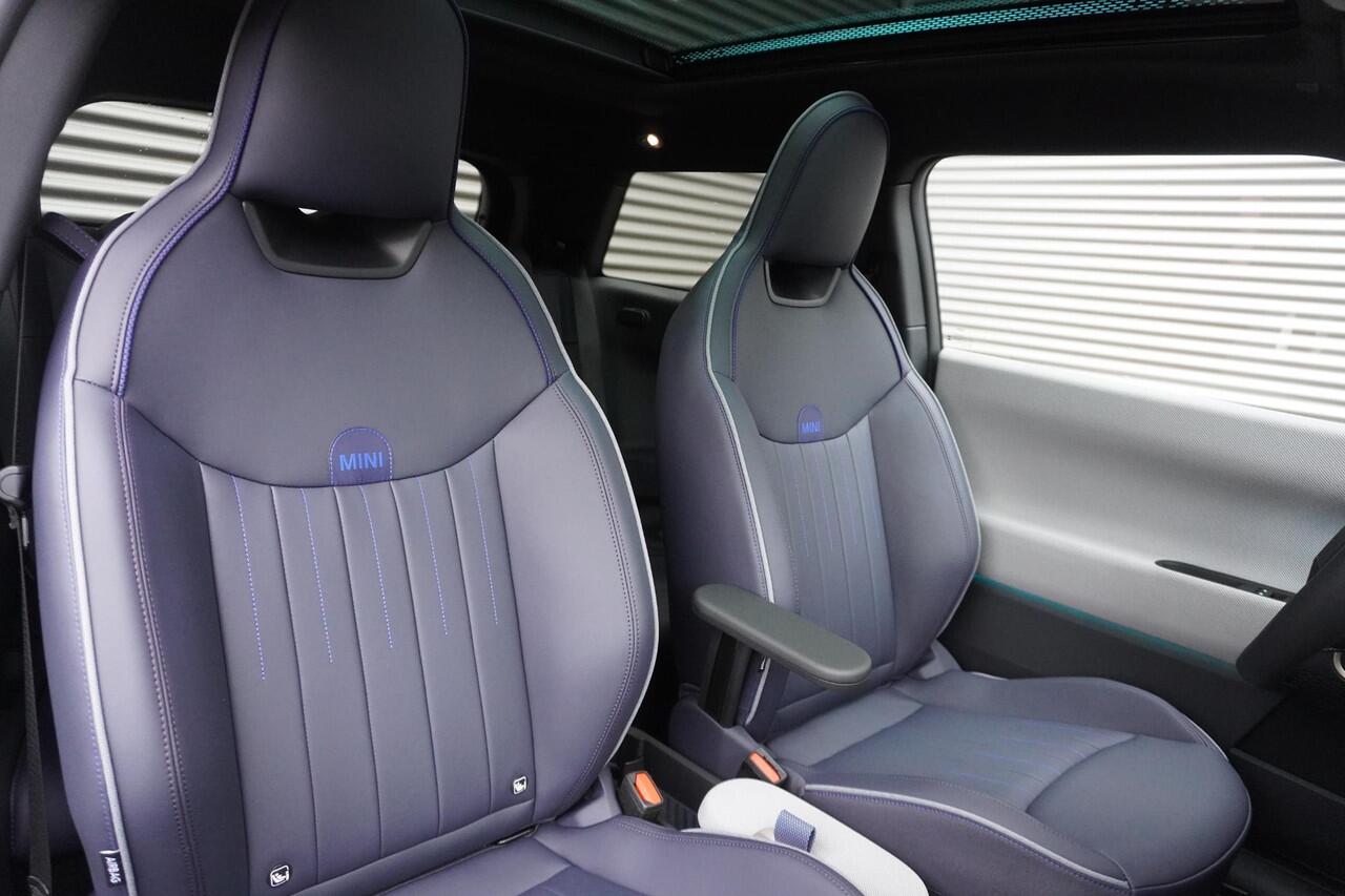 Mini Electric 3-deurs Cooper SE Favoured Trim | Pakket M | Driving Assistant | Parking Assistant | MINI Head-Up Display