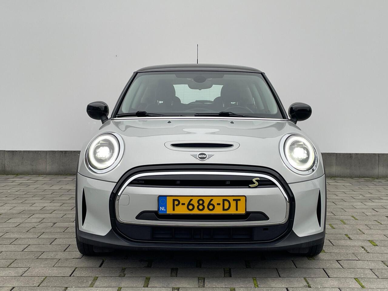 Mini Electric Classic 33 kWh | LED | Apple Carplay & Android Auto | Cruise | Parkeersensoren | Climate Control |