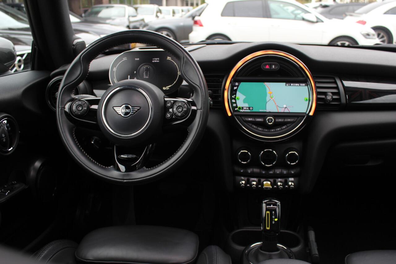 Mini Electric Mini Yours 33 kWh / SoH 95% / Full option! / Panoramadak / Camera / Head-up / Leder / Harman Kardon / Keyless / 17'' / CarPlay / Stoelverwarming / Matrix LED / DAB / Cruise Control