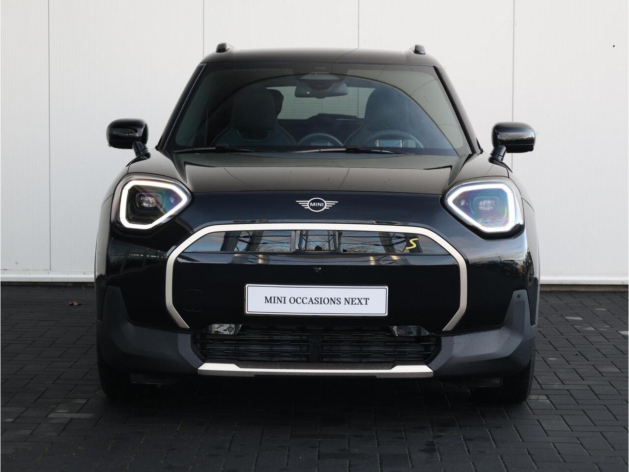 Mini Electric Mini Aceman SE Favoured XL 54.2 kWh Trekhaak Afneembaar/ Stuurwiel verwarmd/ Comfort Access/ Panoramadak/ Elektrische Stoelen met geheugen/ Driving Assistant Plus