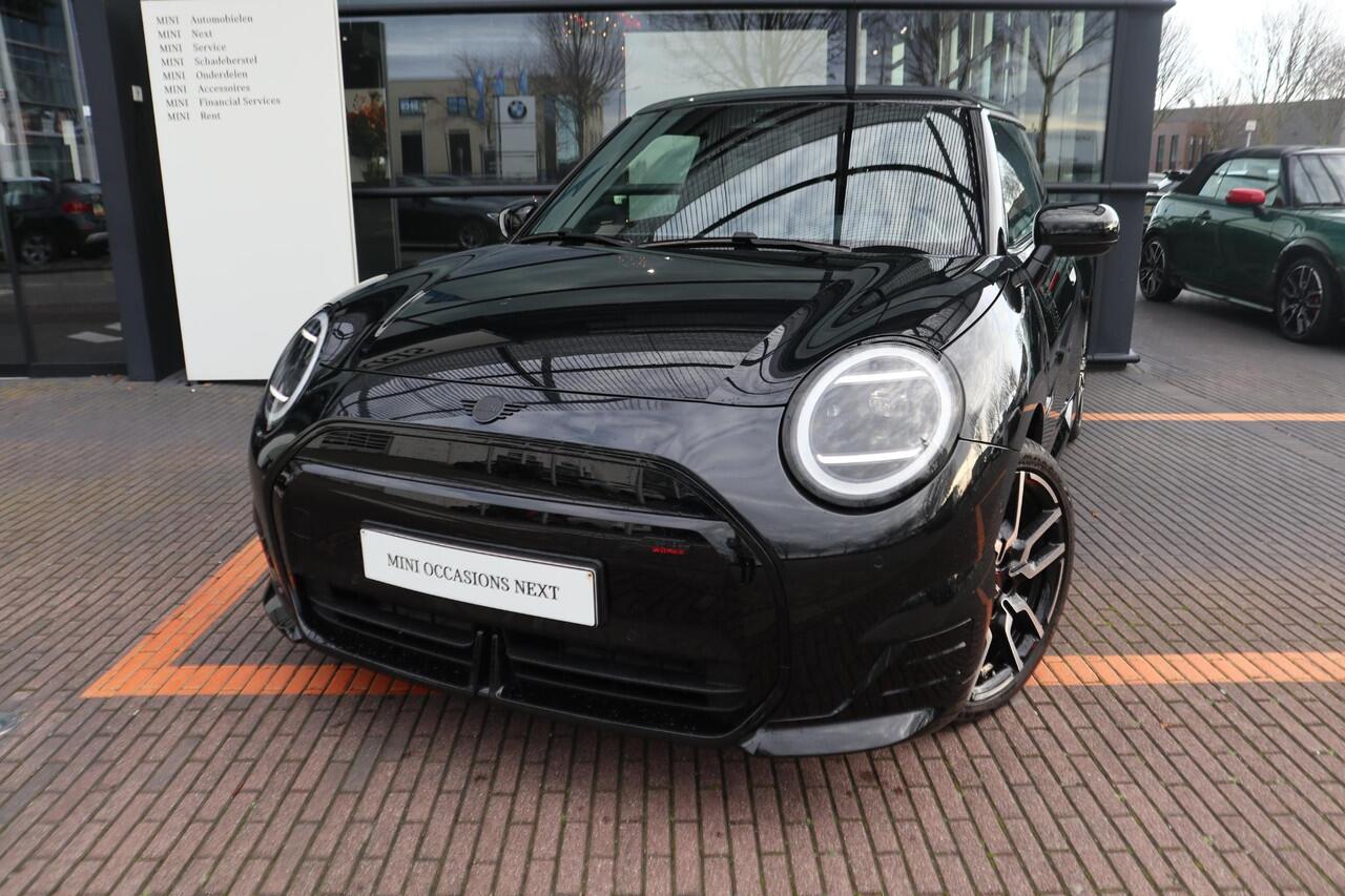 Mini Electric Cooper SE John Cooper Works | Stoel- en stuurverwarming | Comfort Access | Panorama Dak | Head-Up Display