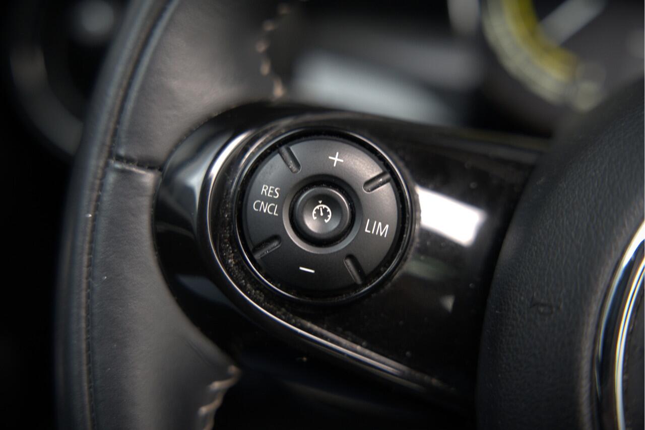 Mini Electric Mini Yours 33 kWh | Panoramadak | Harman Kardon | Head-Up Display | Union Jack | Black Pack | BTW | Stoelverwarming | Keyless | Apple Carplay | Navigatie | Camera | Parkeersensoren | Warmtepomp | Leer | Cruise