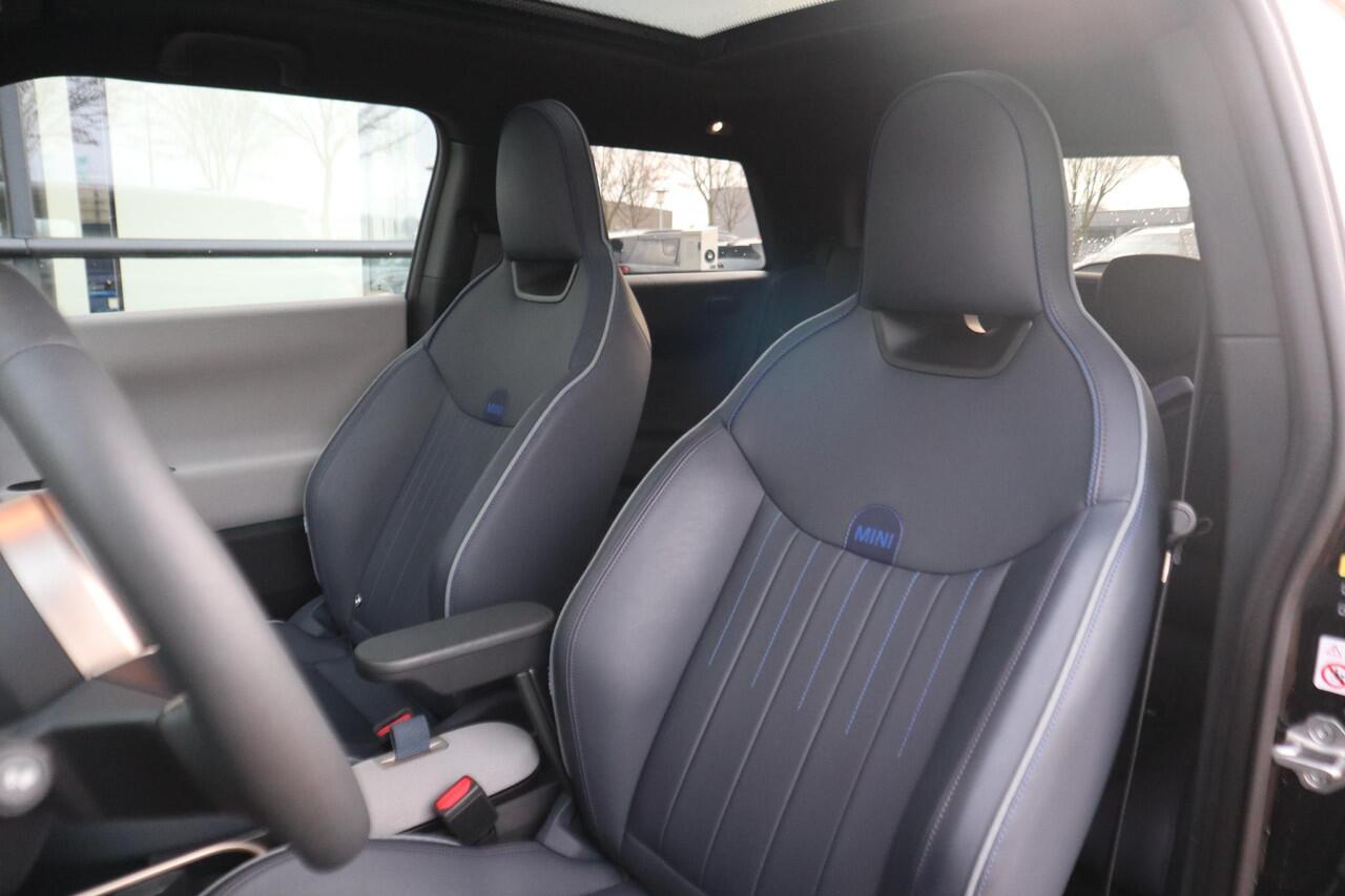 Mini Electric Cooper SE | Favoured Pakket XL | Glazen Panoramadak | Stuur- en stoelverwarming | Harman/Kardon | Head-Up Display | Active Cruise Control | Elektrisch verstelbare, lederen stoelen | NEXT