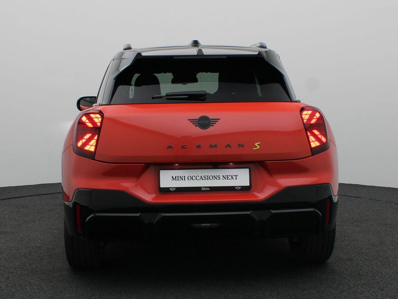 Mini Electric Aceman SE John Cooper Works Uitvoering | Pakket M | Glazen Panoramadak | 19" JCW | Stuur- en stoelverwarming | Head-Up Display | Comfort Access