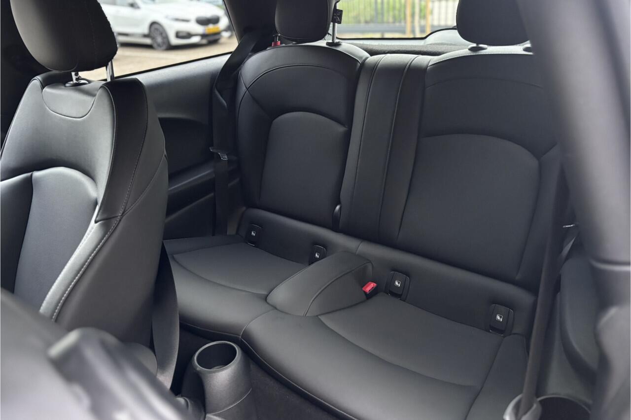 Mini Electric Cooper SE 33 kWh | Camera | Sportleder | Comfort Access | Stoelverwarming | LED