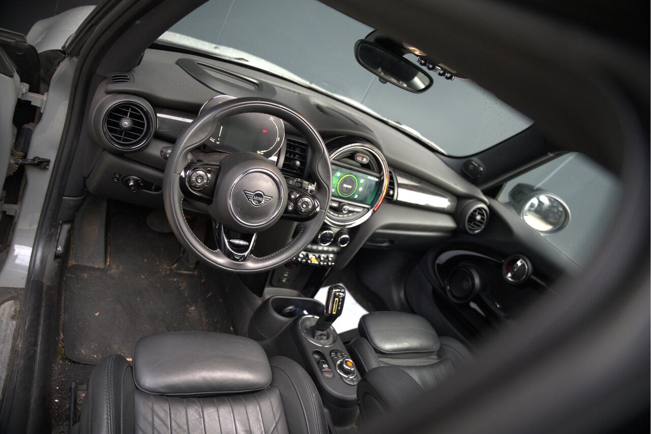 Mini Electric Mini Yours 33 kWh | Panoramadak | Harman Kardon | Head-Up Display | Union Jack | Black Pack | BTW | Stoelverwarming | Keyless | Apple Carplay | Navigatie | Camera | Parkeersensoren | Warmtepomp | Leer | Cruise