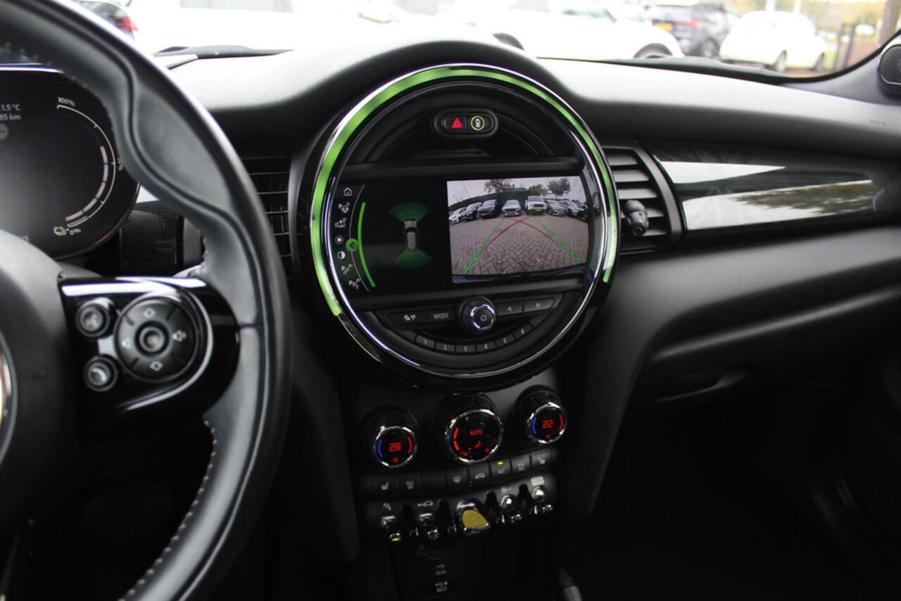 Mini Electric Mini Yours 33 kWh / SoH 95% / Full option! / Panoramadak / Camera / Head-up / Leder / Harman Kardon / Keyless / 17'' / CarPlay / Stoelverwarming / Matrix LED / DAB / Cruise Control