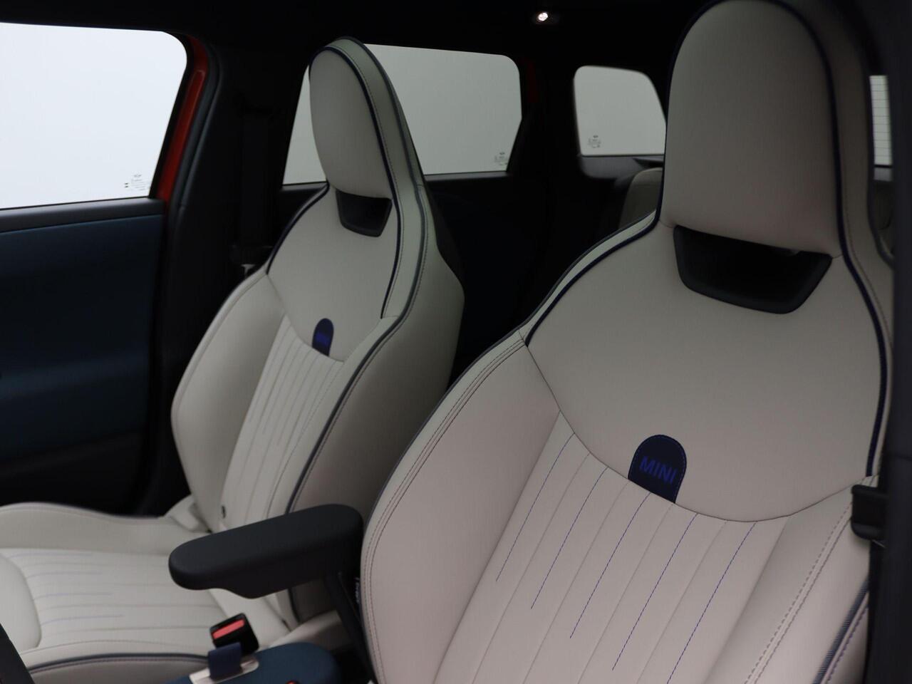 Mini Electric Aceman SE Favoured XL 54.2 kWh Demo voertuig korting per gereden kilometer. Neem contact op voor de actuele prijs