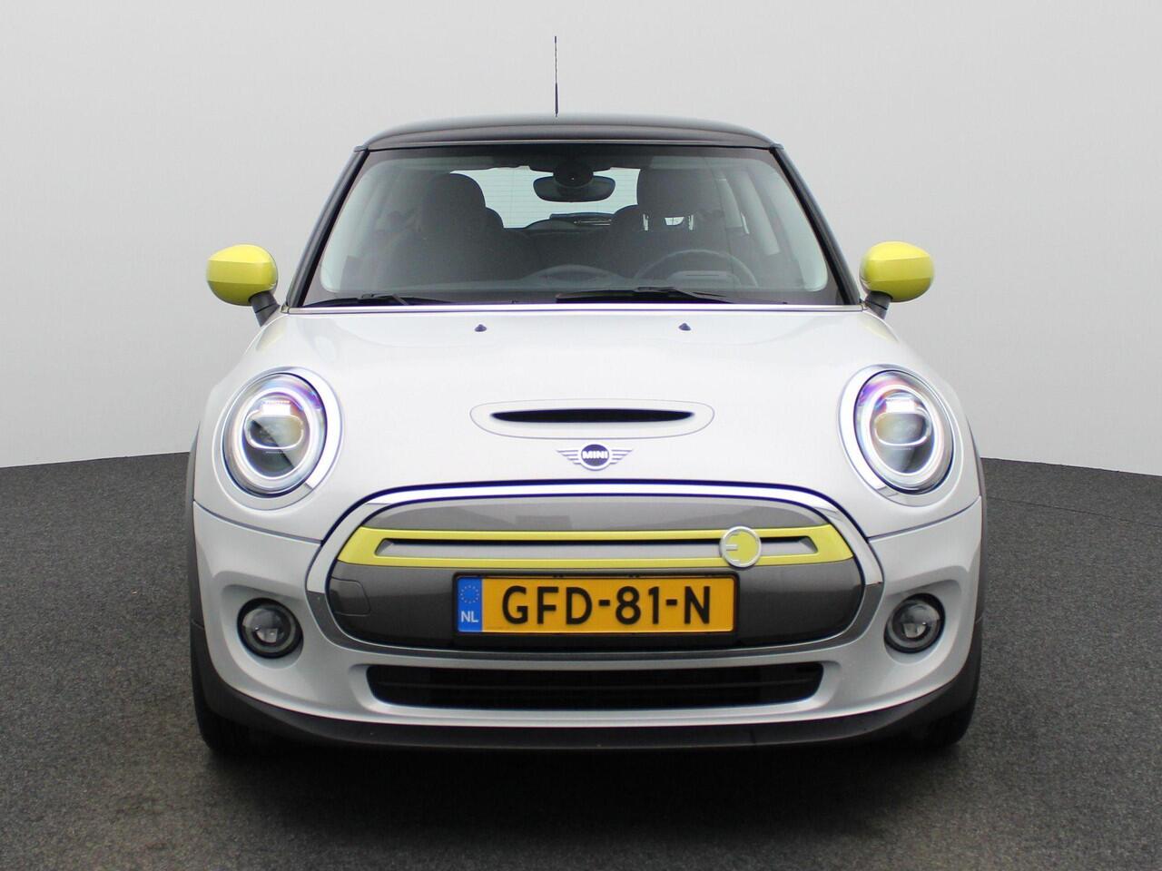 Mini Electric Mini Essential 33 kWh | Stoelverwarming | Camera | PDC Achter | Full-Map Navigatie | LED-Verlichting | Sportstoelen | Apple Carplay & Android Auto