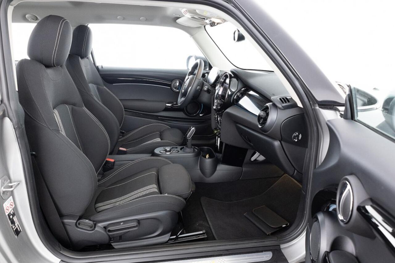 Mini Electric Mini Cooper SE 33 kWh | Sportstoelen | Full LED | NAVI | ECC