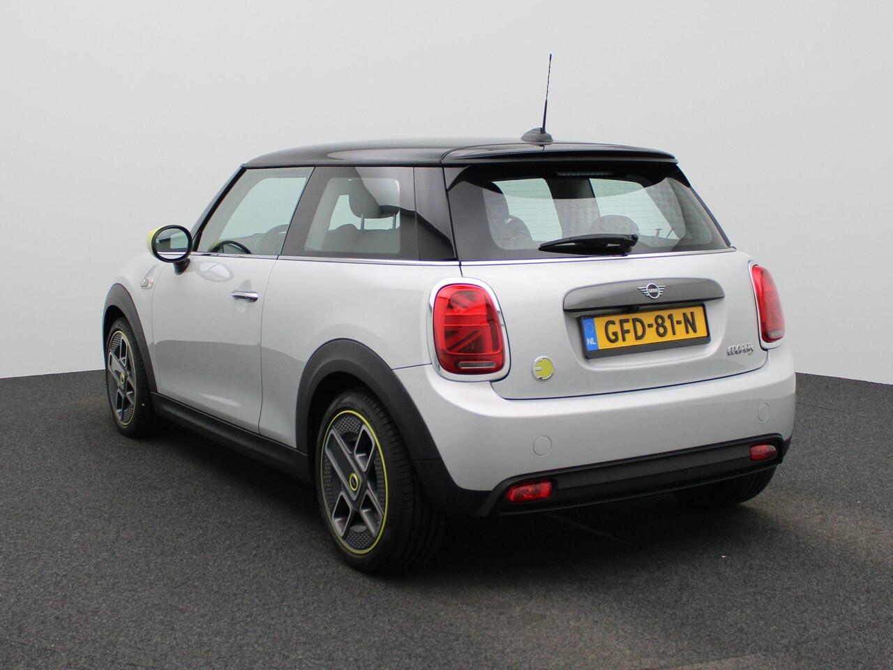 Mini Electric Mini Essential 33 kWh | Stoelverwarming | Camera | PDC Achter | Full-Map Navigatie | LED-Verlichting | Sportstoelen | Apple Carplay & Android Auto