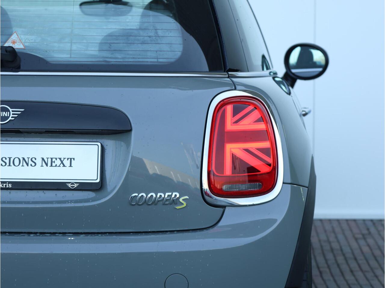 Mini Electric Mini Business Edition 33 kWh Navigatiesysteem/ Sportstoelen/ Climate Control/ Parkeersensoren/ Cruise Control/ LED