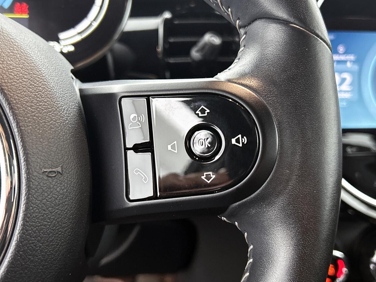 Mini Electric Mini S MINI Yours 135KW / 33 kWh Comfort plus / Driving Ass. / Leder / Navigatie / Pdc+Camera / Harman Kardon / 100% Elektrisch, 100% Stijlvol / Apk 05-2027