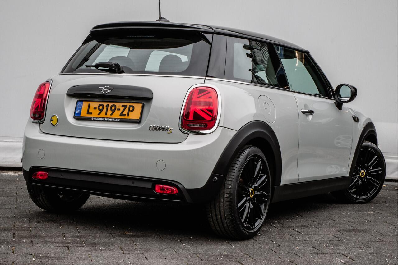 Mini Electric Mini Classic 33 kWh SOH 95% Full map navigatie/ Stoelverwarming/ Sportstoelen/ Carplay/ Climate control