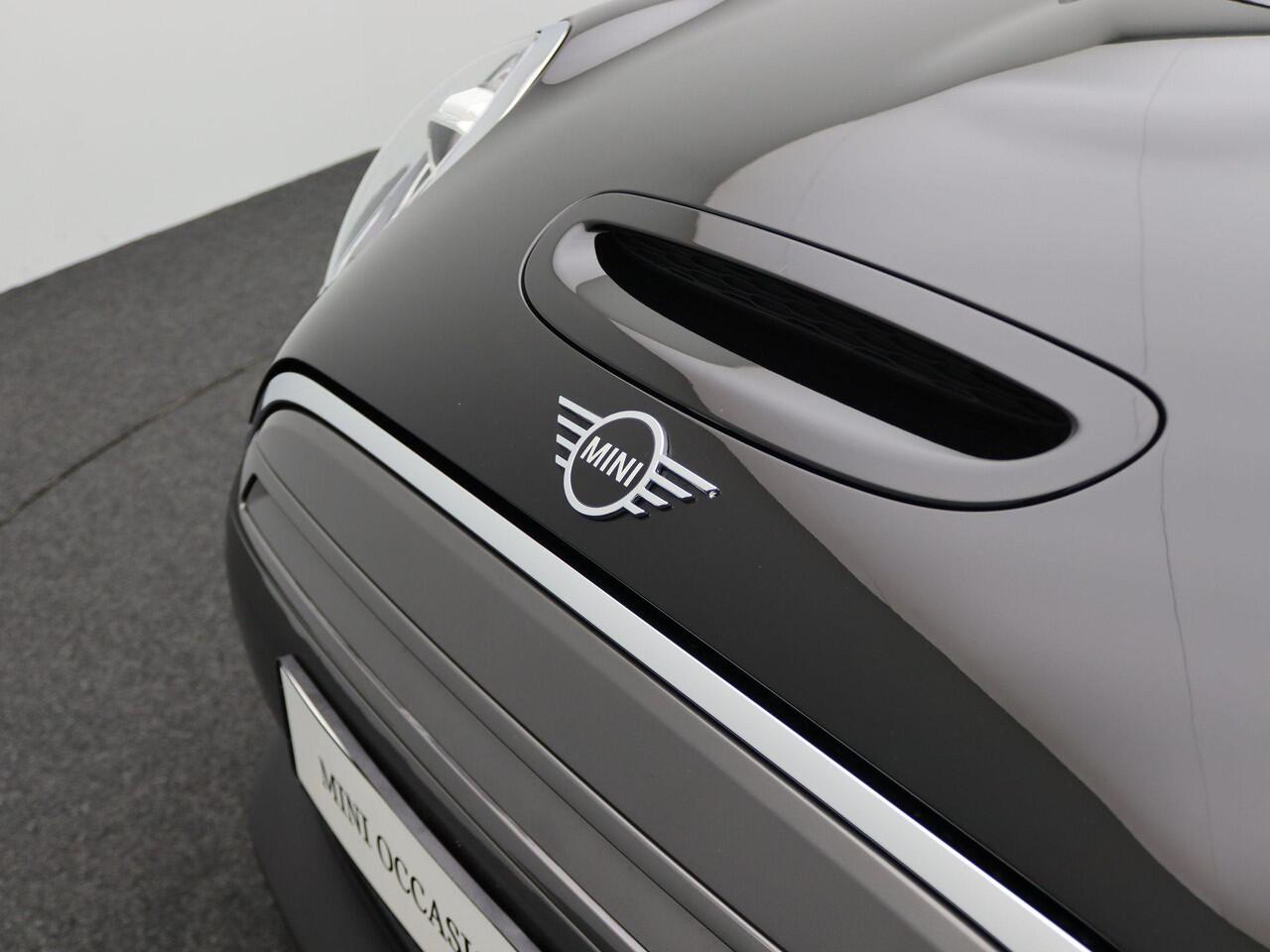 Mini Electric Essential + Interior Style MINI Dark + Achteruitrijcamera + Sportstoelen + LED + 17''