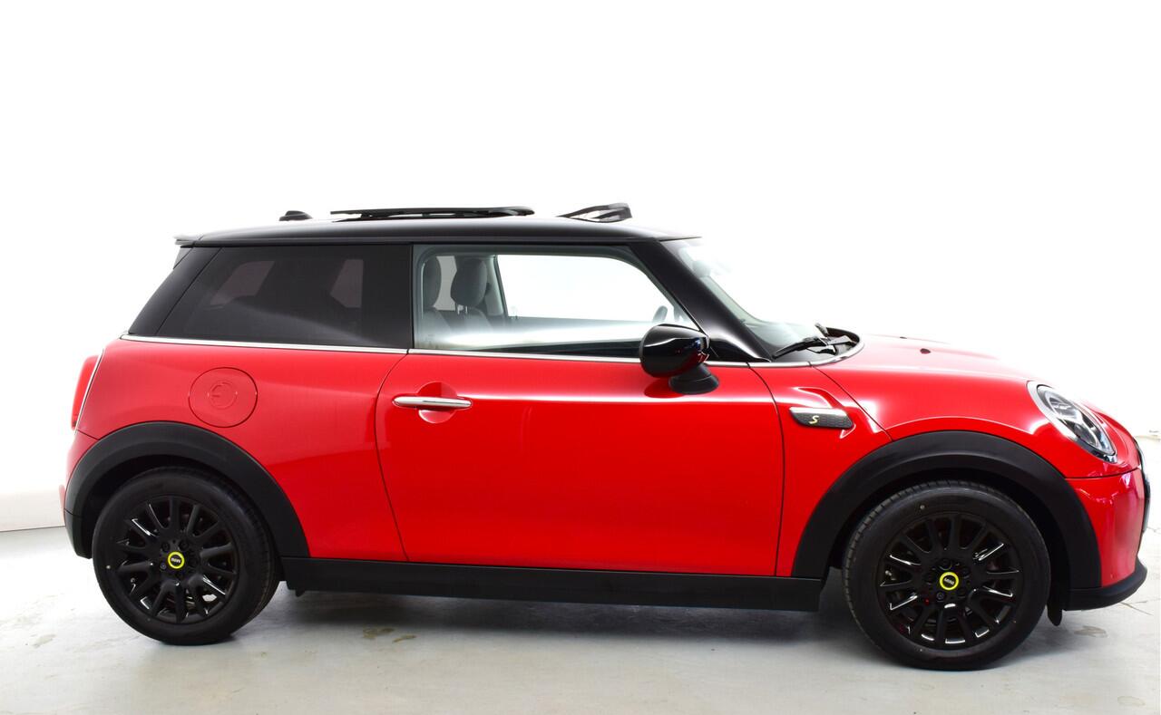 Mini Electric Cooper SE PANO Classic, Facelift m'22 schuifdak, Apple Carplay, Stoelverwarm, cruise c, bluetooth, Union Jack achterlichten,