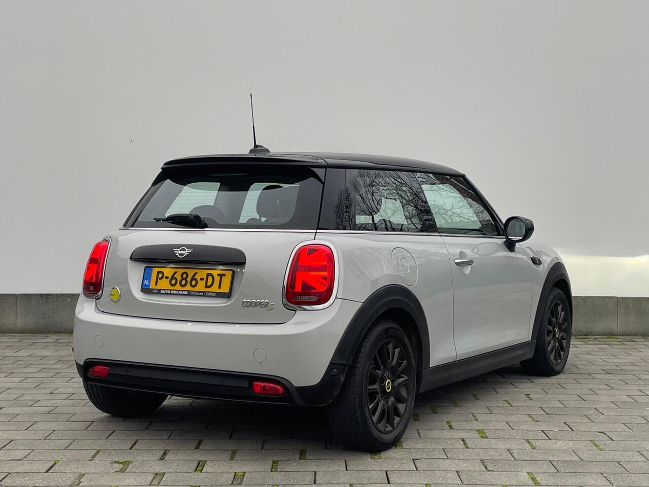 Mini Electric Classic 33 kWh | LED | Apple Carplay & Android Auto | Cruise | Parkeersensoren | Climate Control |