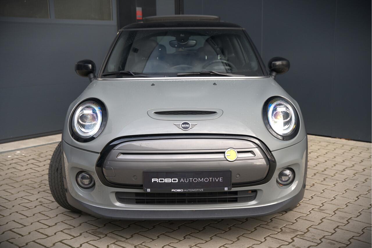 Mini Electric Mini Yours 33 kWh | Panoramadak | Harman Kardon | Head-Up Display | Union Jack | Black Pack | BTW | Stoelverwarming | Keyless | Apple Carplay | Navigatie | Camera | Parkeersensoren | Warmtepomp | Leer | Cruise