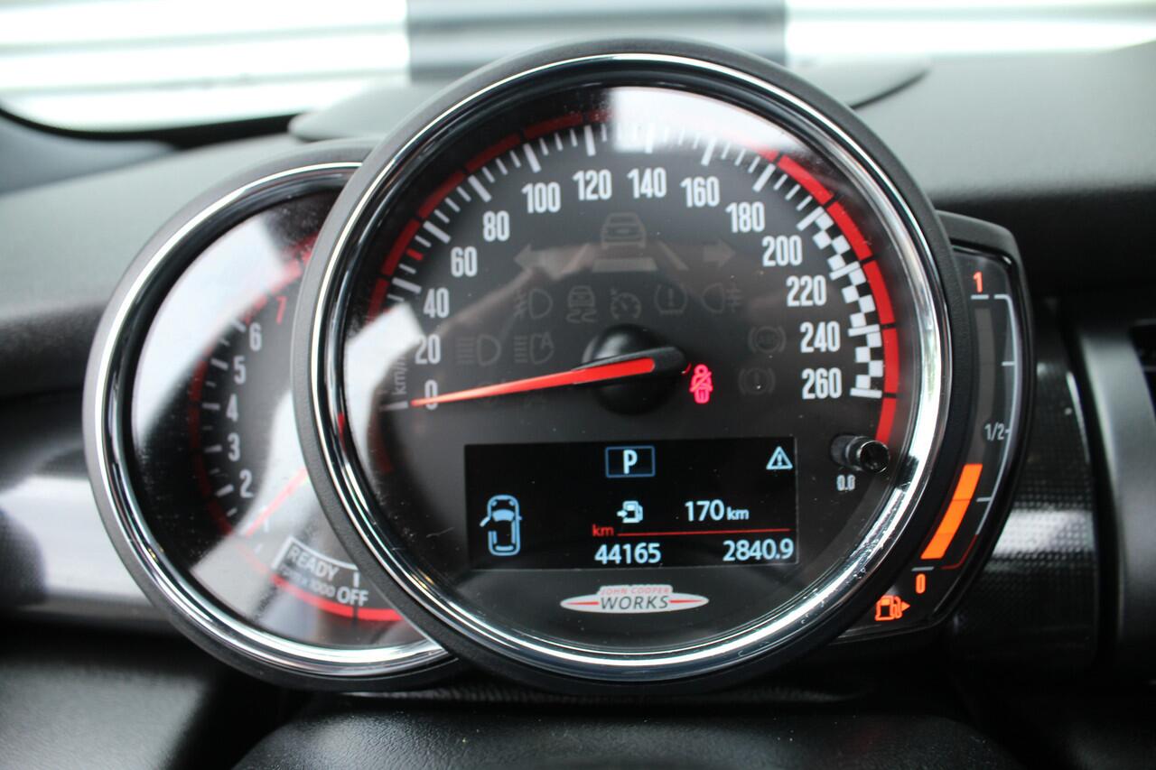 Mini John Cooper Works 2.0 232pk JCW Chili AUTOMAAT NL-Auto NAP 44dkm Panoramadak Clima Cruise Navi Camera HUD LMV