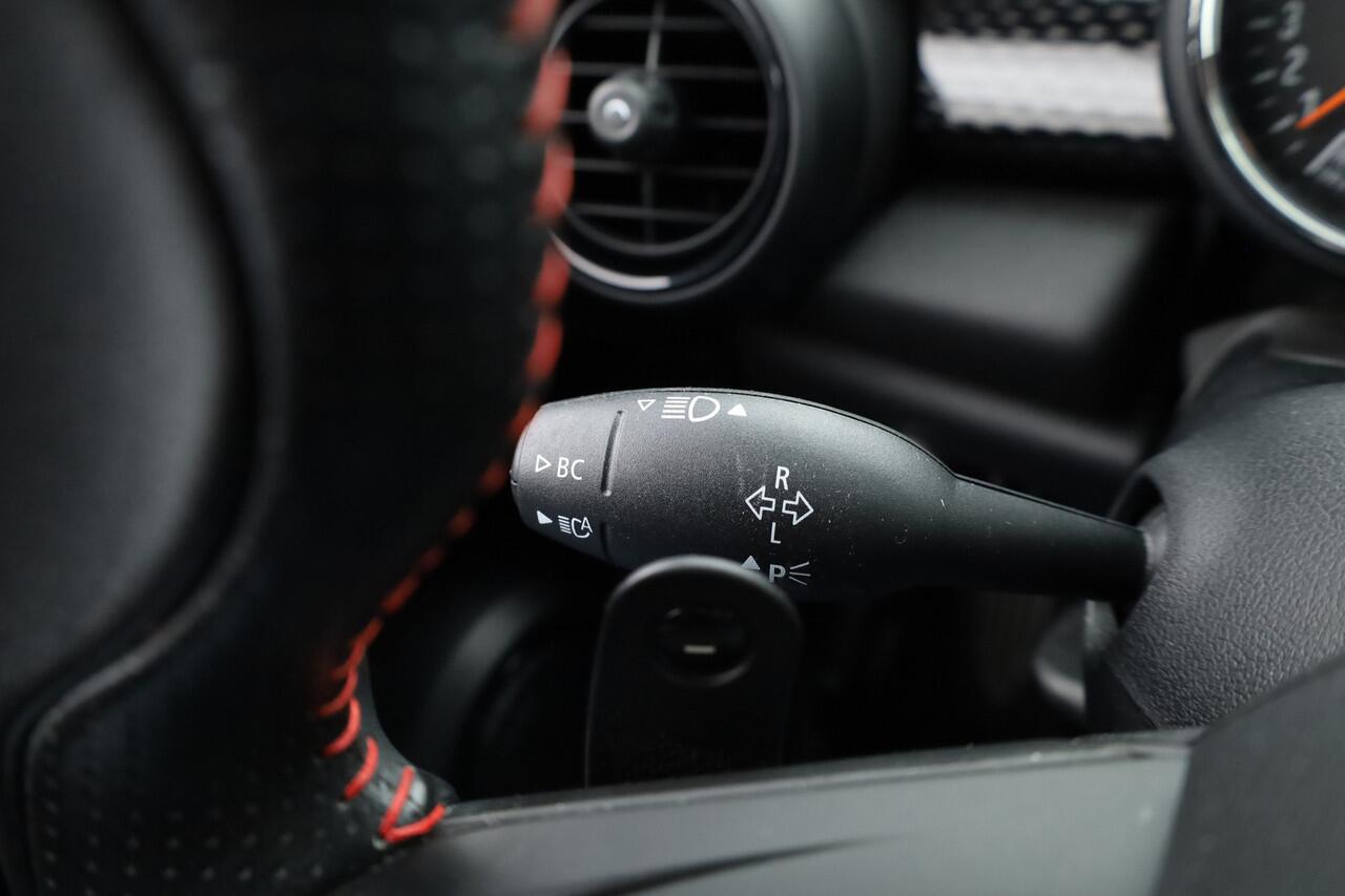 Mini John Cooper Works Mini S Hammersmith (JCW) - Orig. NL | Pano | HUD | Harman Kardon | Adapt. Cruise | Stoelverw. | Leder | PDC | Nav + App.connect | V