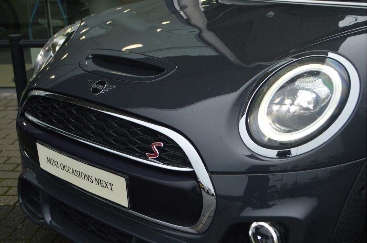 Mini John Cooper Works Cabrio S Cooper Automaat / Sportonderstel / LED / Harman-Kardon / Comfortstoelen / Stoelverwarming / Airconditioning / Cruise Control / Navigatie
