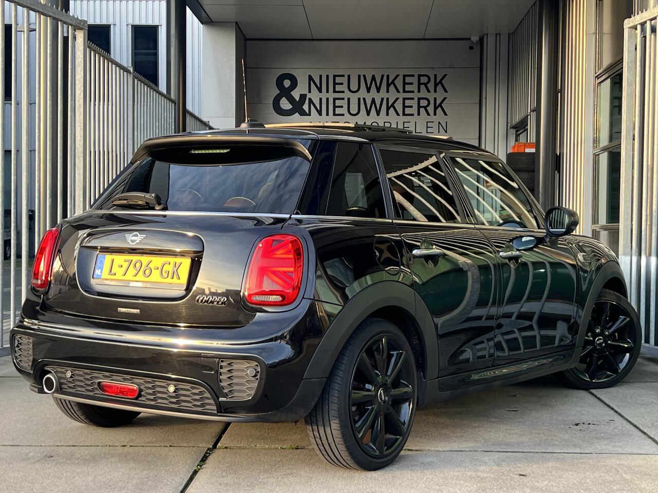 Mini John Cooper Works Mini 1.5 Cooper Pack | AUTOMAAT | LEDER | SCHUIF/KANTELDAK | CARPLAY/ANDROID | NAVI | CRUISE CONTROL | PDC V+A | CLIMATE CONTROL | LMV 18'' | KEYLESS | BLUETOOTH