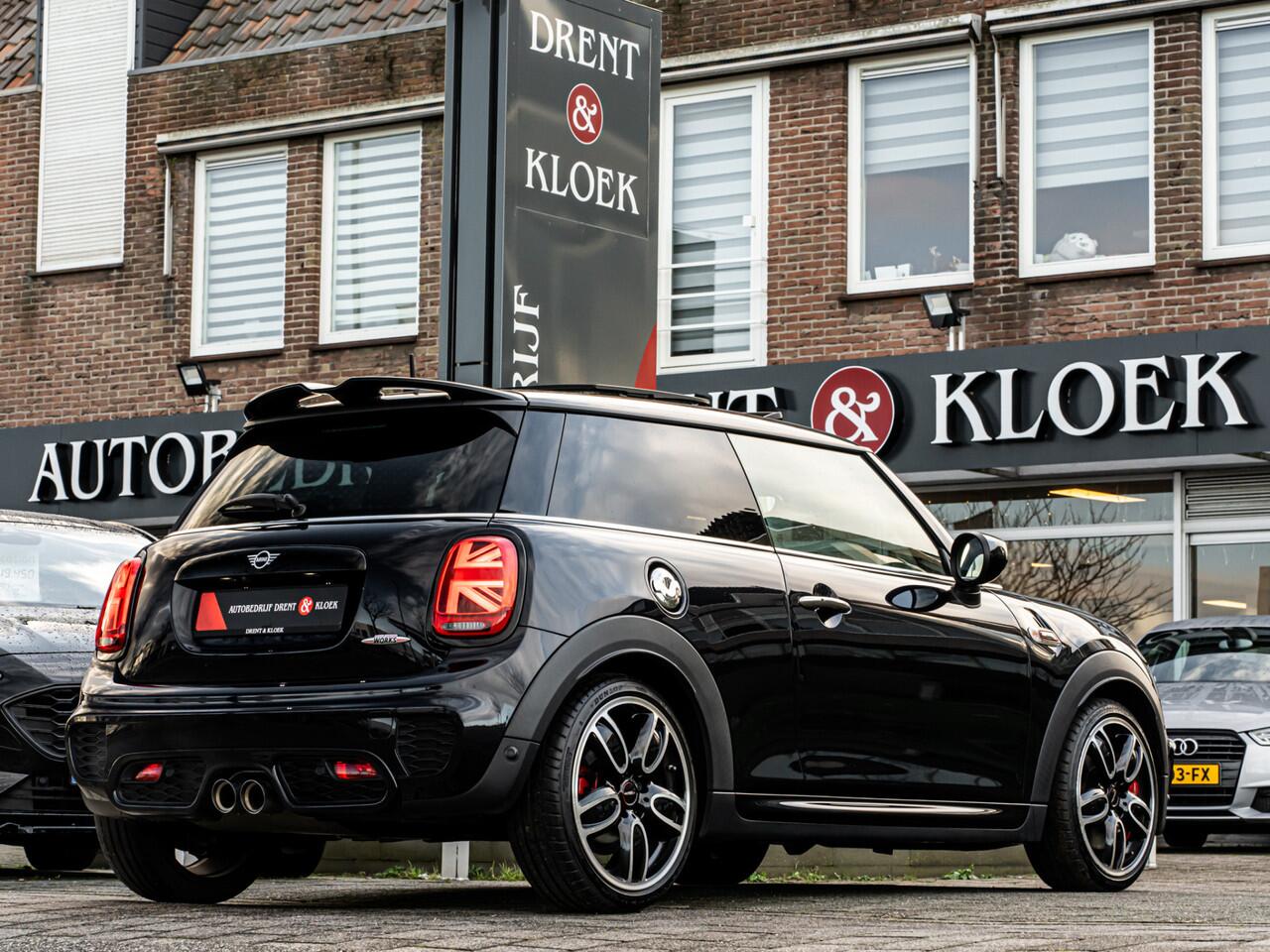 Mini John Cooper Works Mini 2.0 Cooper Chili ORG NL PANO HARMAN KARDON CAMERA LED ADAP CRUISE