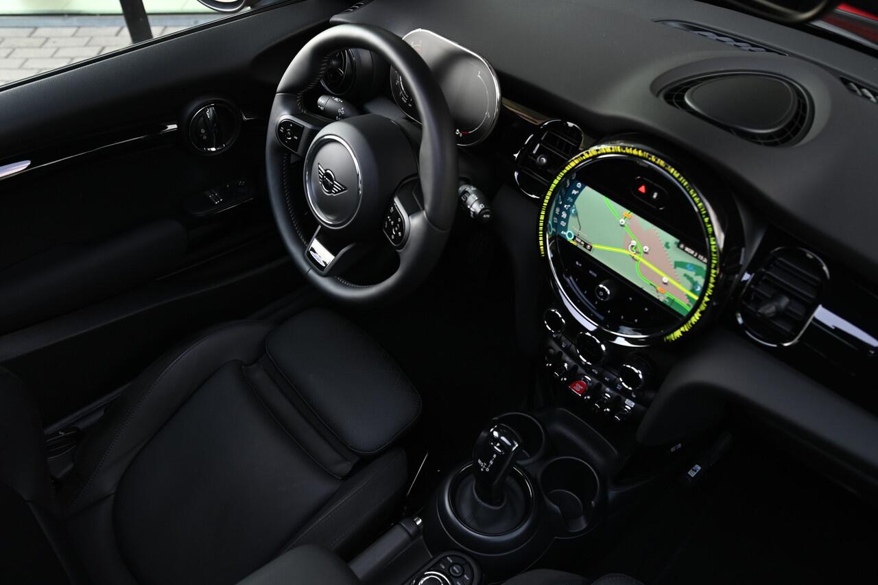 Mini John Cooper Works Hatchback JCW Automaat / Panoramadak / Sportstoelen / Adaptief onderstel / Multifunctioneel stuurwiel / LED / Cruise Control / Navigatie