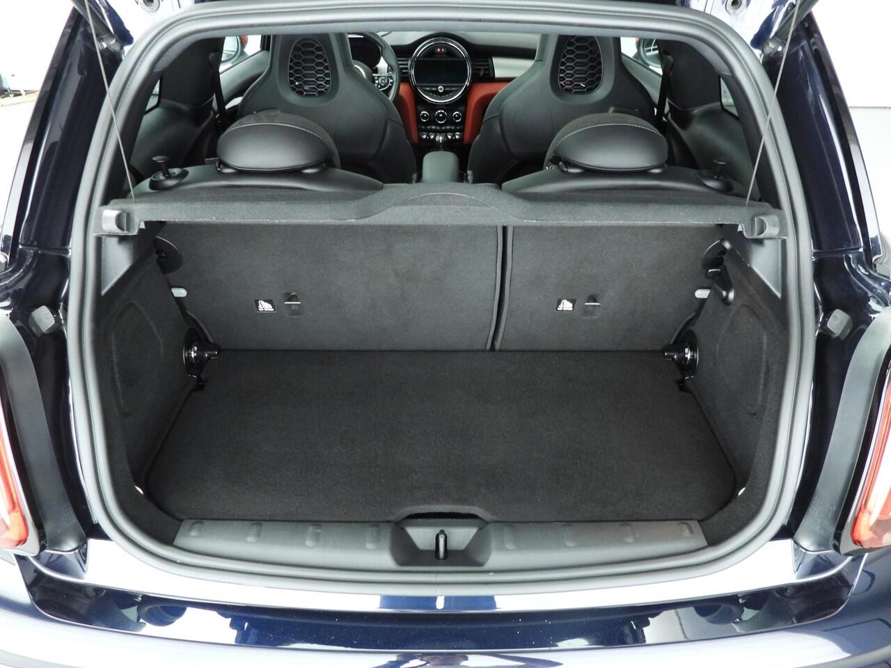 Mini John Cooper Works 3-deurs Panoramadak / Camera / JCW Stoelen / Park assist / Active Cruise / Harman-Kardon / Alu wielen 18 inch