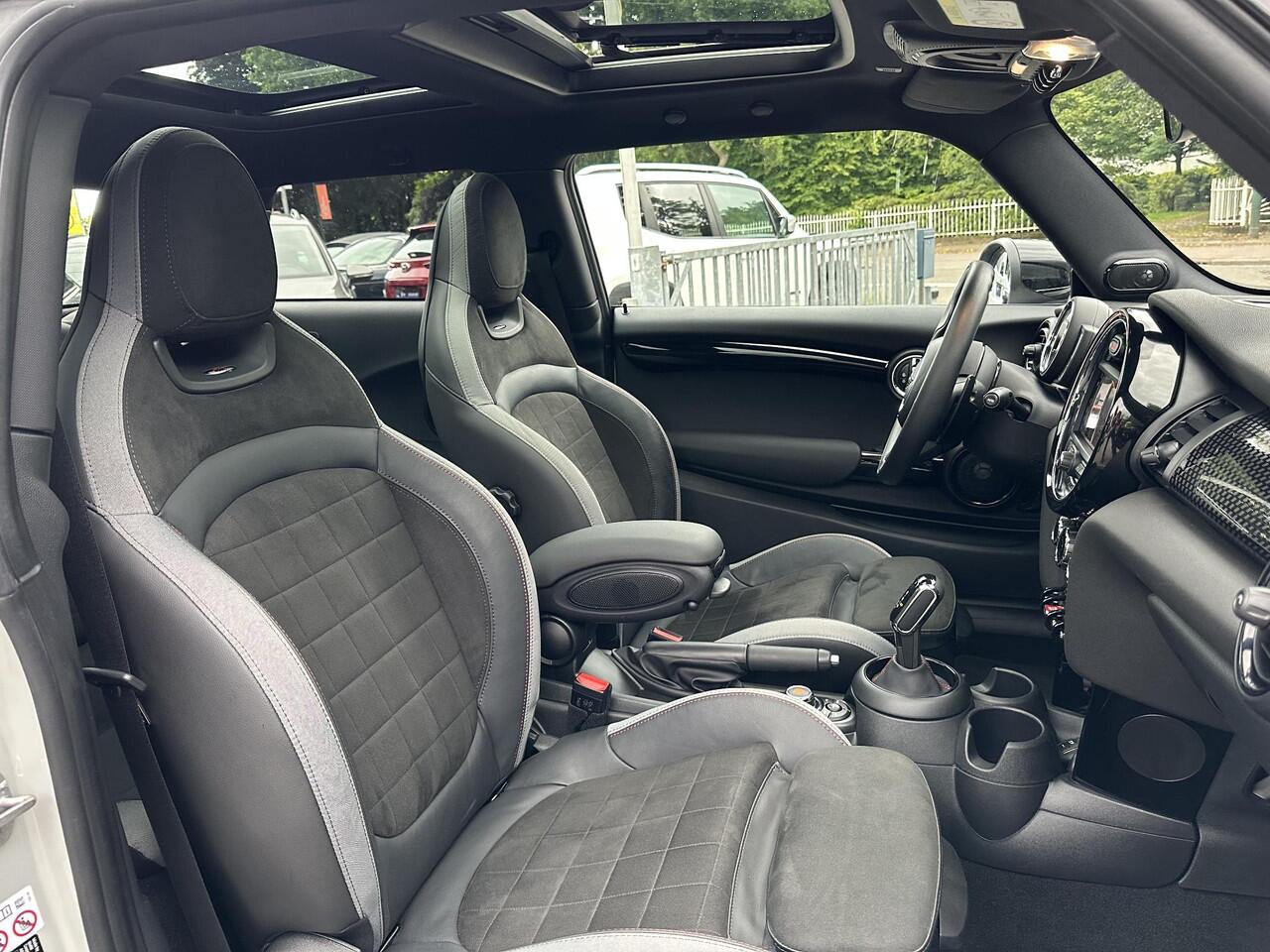 Mini John Cooper Works Mini 2.0 S Automaat JCW AC-Schnitzer Uniek! 17dKM!|JCW-stoelen|Panorama|CarPlay|Camera