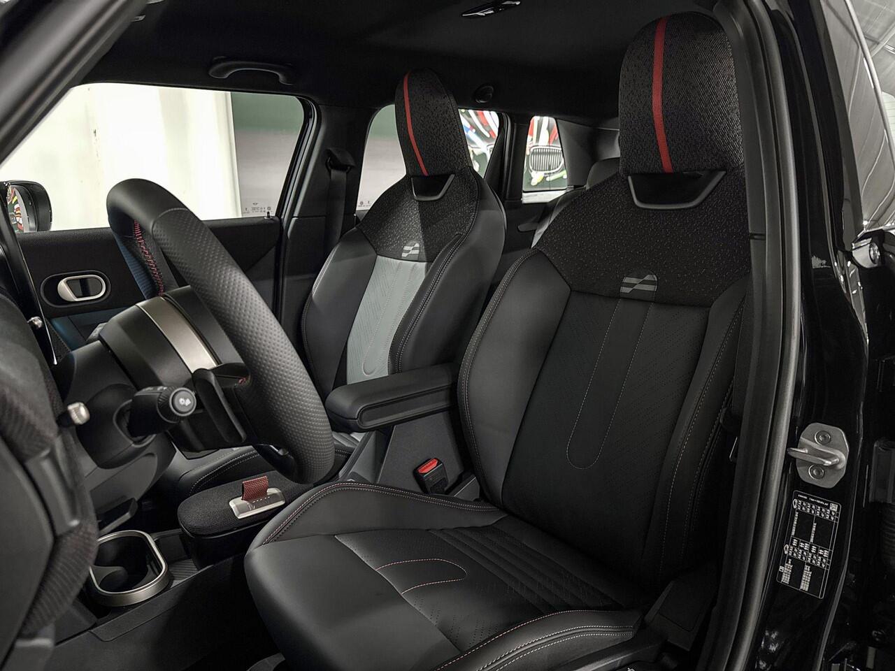 Mini John Cooper Works 5-deurs C Cooper M | John Cooper Works uitvoering | Pakket | 17" JCW Sprint Spoke Black | Opruimingsvoordeel