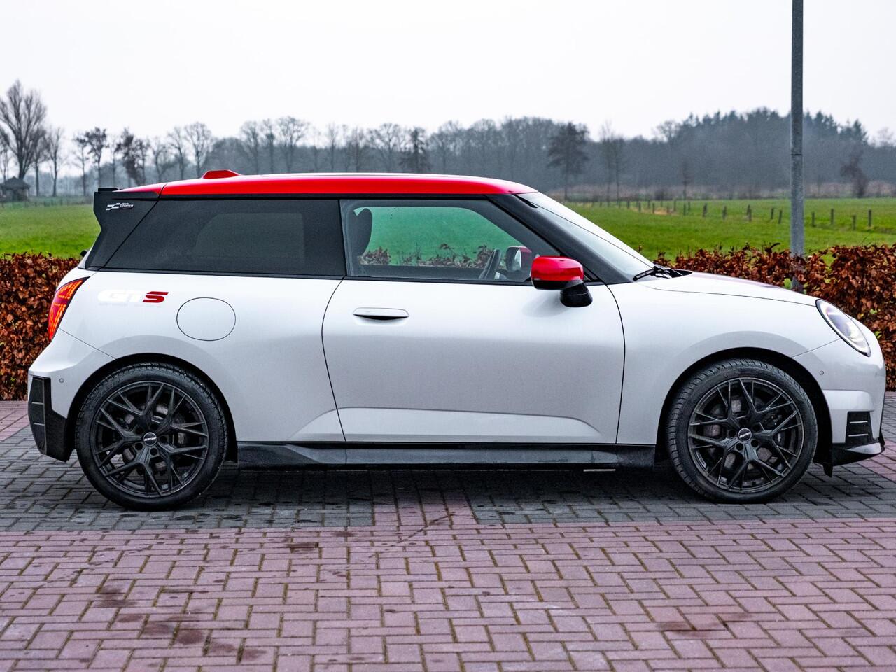 Mini John Cooper Works Mini E Cooper M 40.7 kWh | Panodak | Comfort Acces | RijAssistent | Hud | Dab+ | Aut Grootlicht | Led | Stoel- Stuurverw | Leder | Alarm