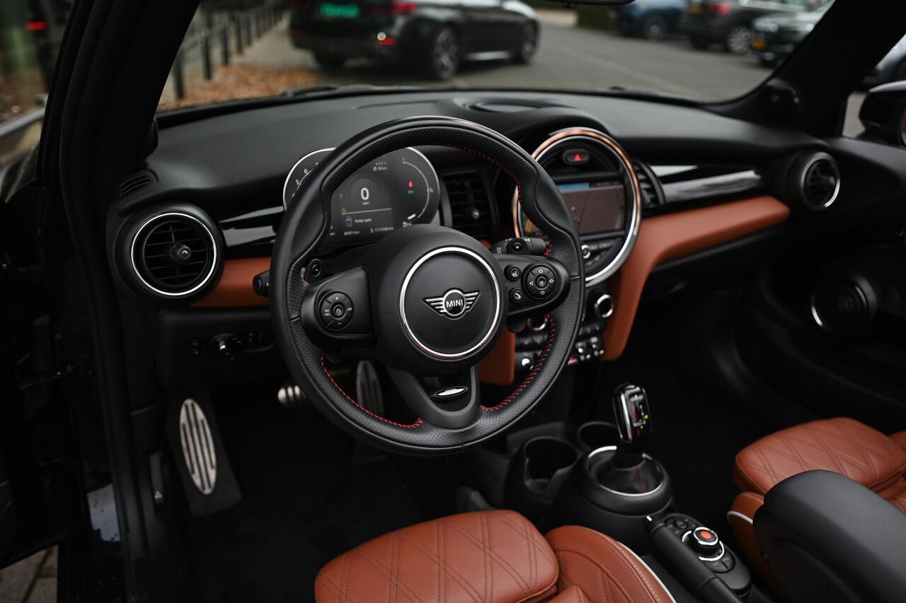 Mini John Cooper Works Cabrio S JCW Automaat / Achteruitrijcamera / Comfort Access / LED / Harman-Kardon / Park Assistant / Stoelverwarming