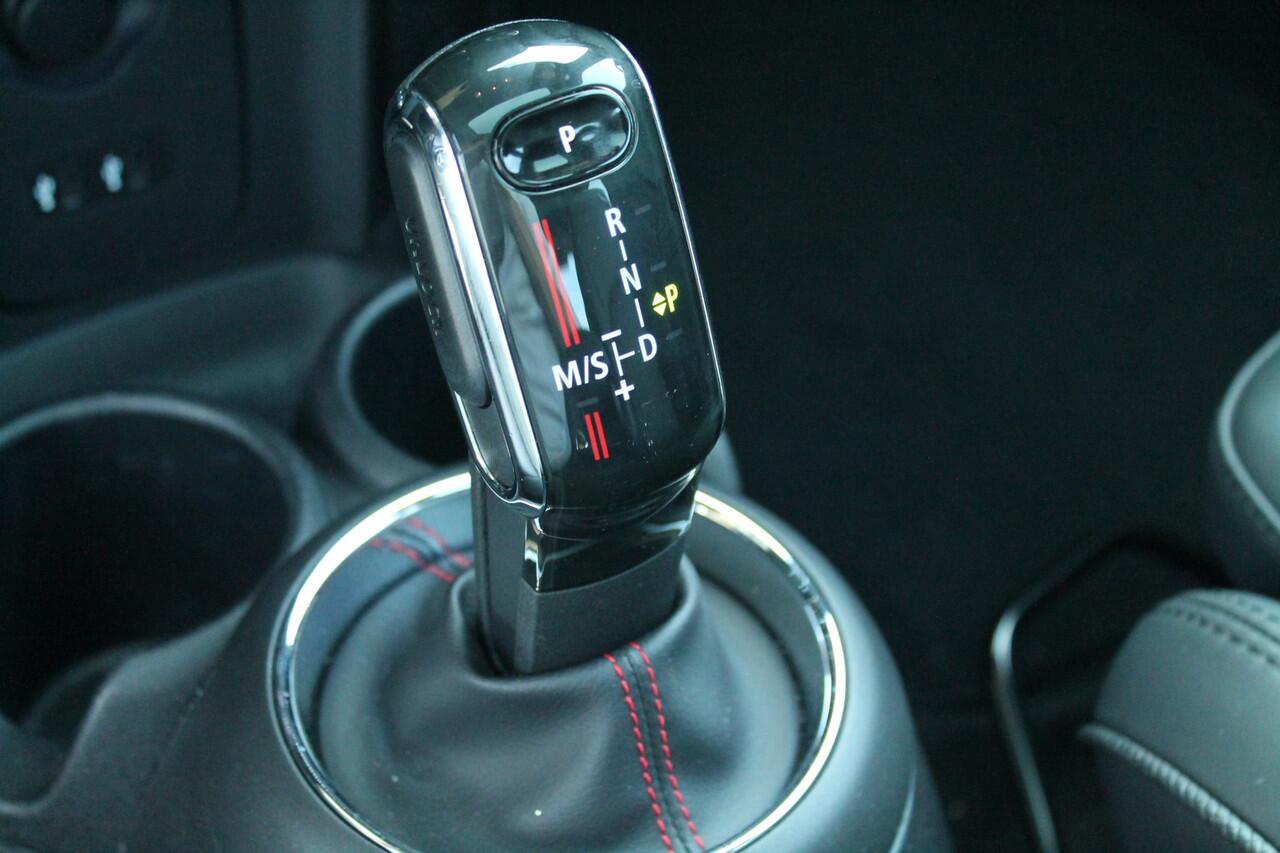 Mini John Cooper Works Hatchback Chili Automaat / Panoramadak / Achteruitrijcamera / Adaptieve LED / Active Cruise Control / Comfort Access / Head-Up / Adaptief onderstel