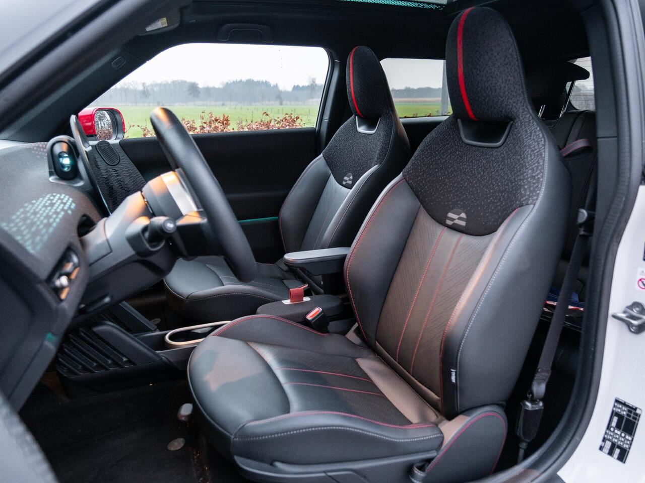 Mini John Cooper Works Mini E Cooper M 40.7 kWh | Panodak | Comfort Acces | RijAssistent | Hud | Dab+ | Aut Grootlicht | Led | Stoel- Stuurverw | Leder | Alarm