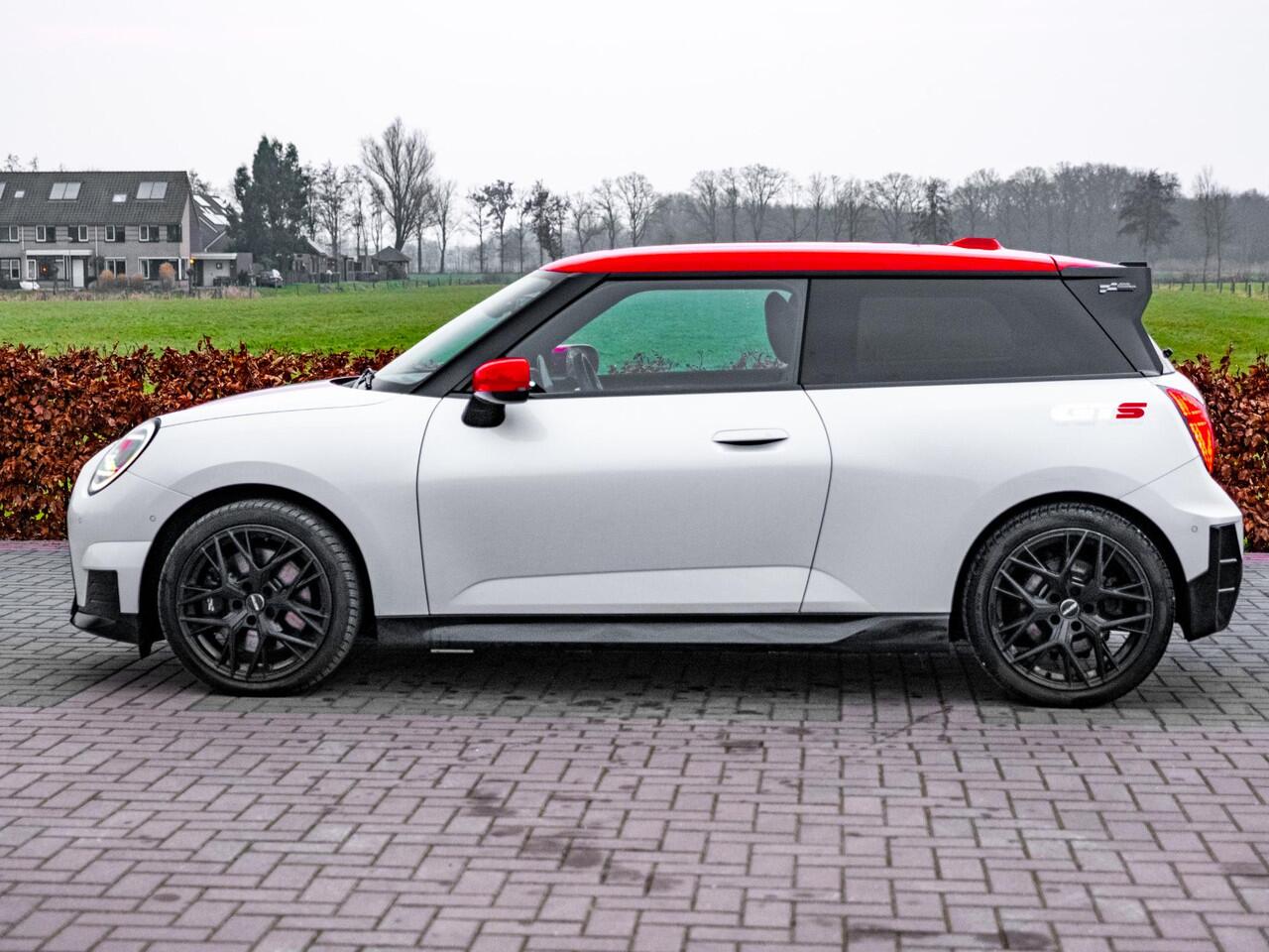 Mini John Cooper Works Mini E Cooper M 40.7 kWh | Panodak | Comfort Acces | RijAssistent | Hud | Dab+ | Aut Grootlicht | Led | Stoel- Stuurverw | Leder | Alarm