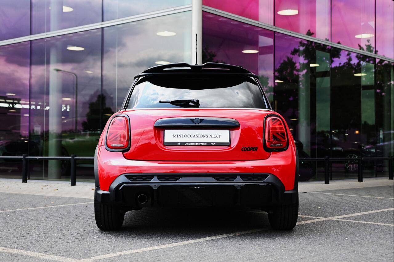 Mini John Cooper Works Hatchback JCW Automaat / Panoramadak / Sportstoelen / Adaptief onderstel / Multifunctioneel stuurwiel / LED / Cruise Control / Navigatie