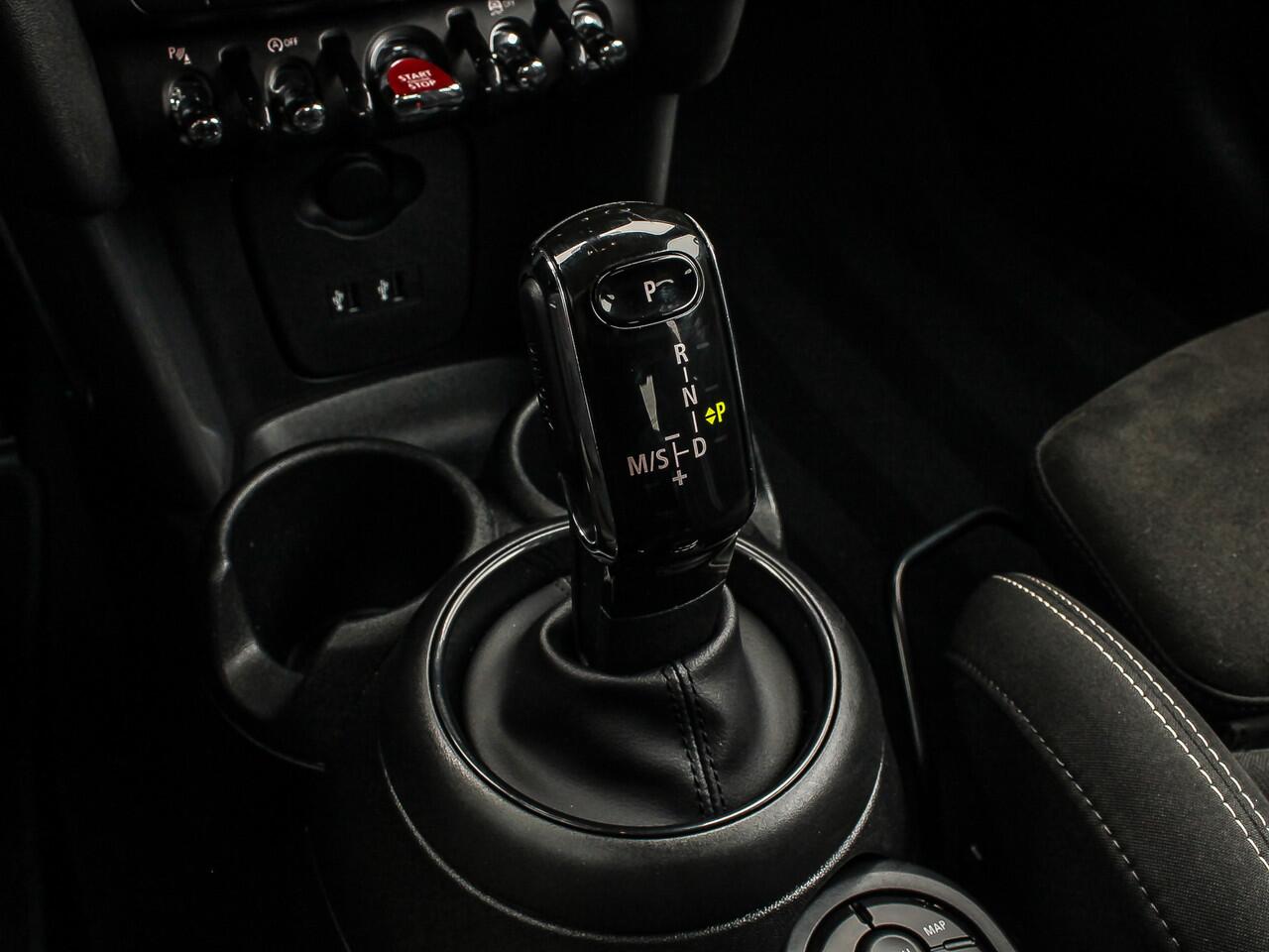 Mini John Cooper Works 1.5 136PK Automaat JCW Pakket | HARMAN EN KARDON | KEYLESS | SFEERVERLICHTING | NAVI | PDC |