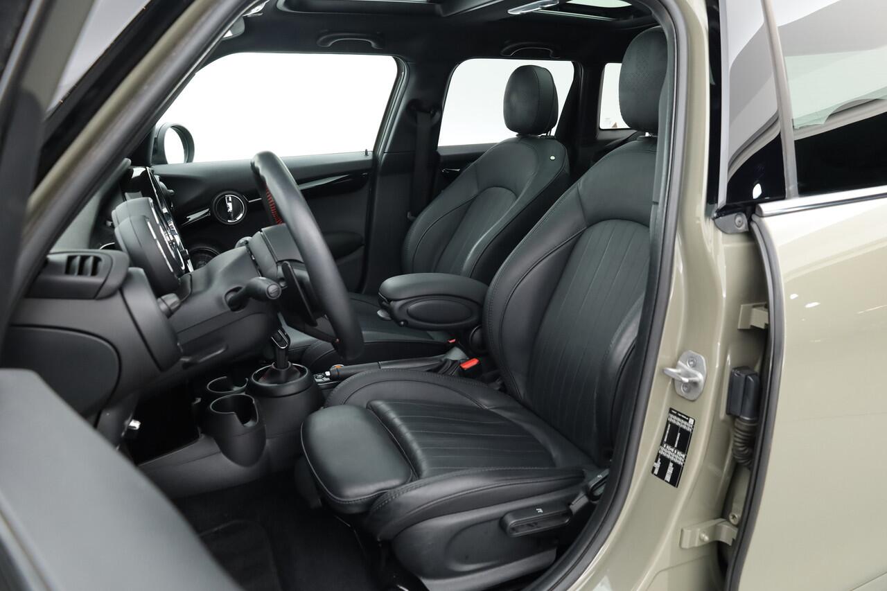 Mini John Cooper Works Mini S Hammersmith (JCW) - Orig. NL | Pano | HUD | Harman Kardon | Adapt. Cruise | Stoelverw. | Leder | PDC | Nav + App.connect | V