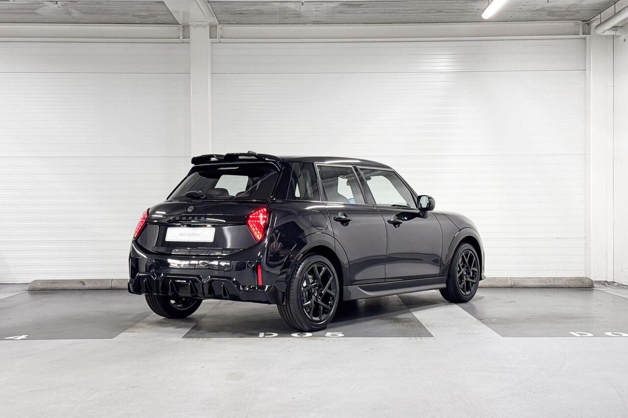 Mini John Cooper Works 5-deurs C Cooper M | John Cooper Works uitvoering | Pakket | 17" JCW Sprint Spoke Black | Opruimingsvoordeel