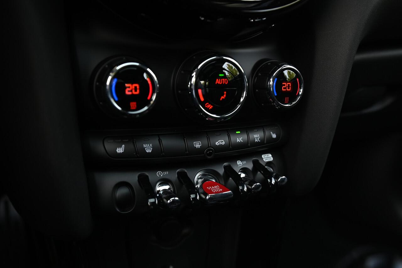 Mini John Cooper Works Hatchback JCW Automaat / Panoramadak / Sportstoelen / Adaptief onderstel / Multifunctioneel stuurwiel / LED / Cruise Control / Navigatie