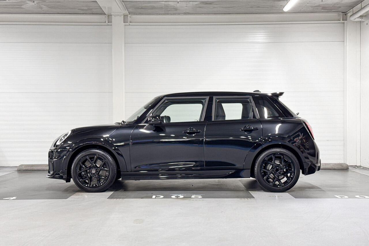 Mini John Cooper Works 5-deurs C Cooper M | John Cooper Works uitvoering | Pakket | 17" JCW Sprint Spoke Black | Opruimingsvoordeel
