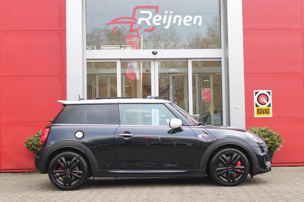 Mini John Cooper Works 2.0 231PK JCW | PANORAMISCH SCHUIF/KANTELDAK | HARMAN KARDON PREMIUM AUDIO SYSTEM | DRAADLOZE APPLE CARPLAY/ANDROID AUTO | NAVIGATIE | STOEL VERWARMING | KEYLESS ENTRY/START | SPORTONDERSTEL | 17" LICHTMETALEN VELGEN JCW "TRACK SPOKE" | JCW SPORT REMMEN |