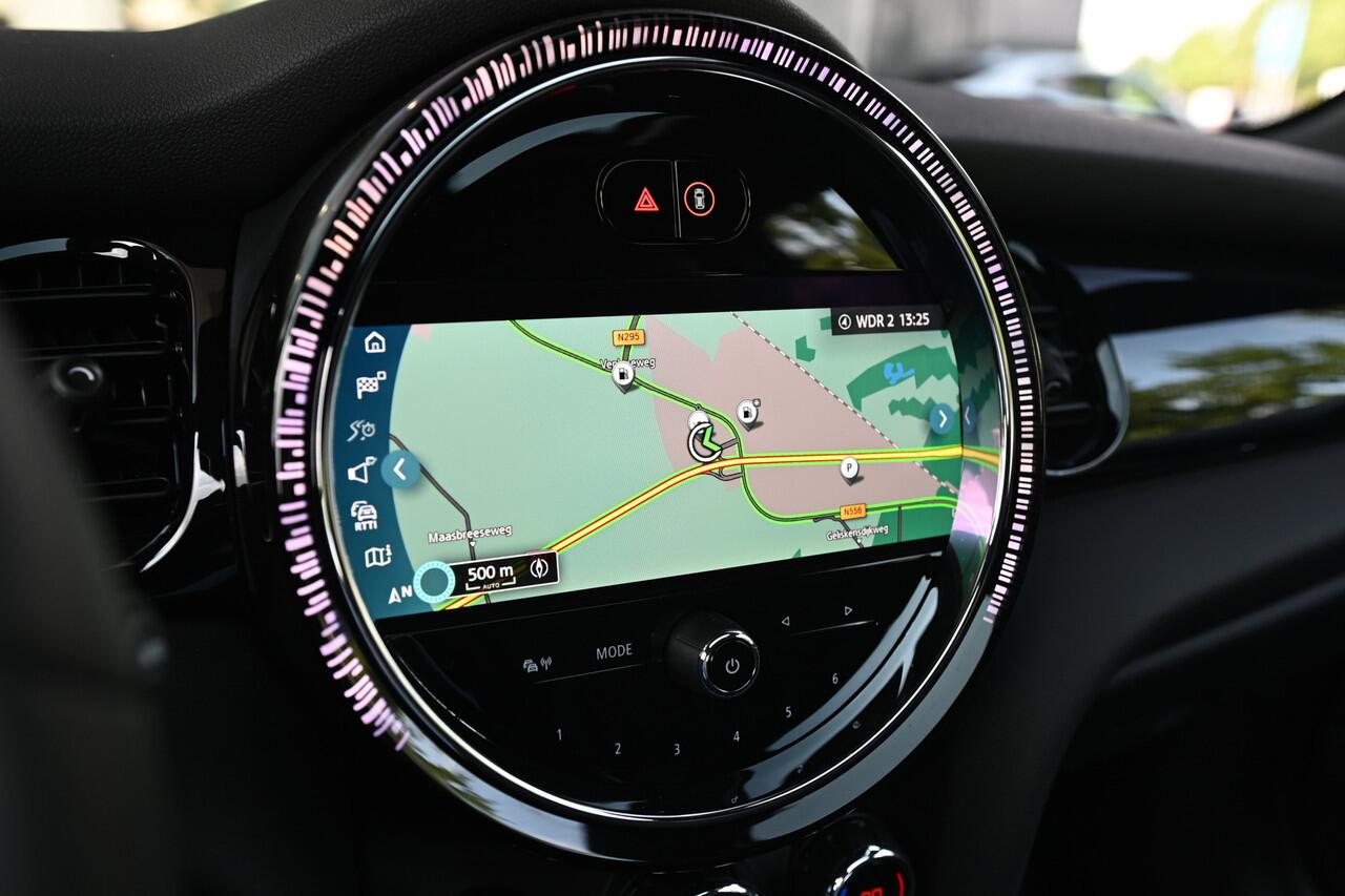 Mini John Cooper Works Hatchback JCW Automaat / Panoramadak / Sportstoelen / Adaptief onderstel / Multifunctioneel stuurwiel / LED / Cruise Control / Navigatie