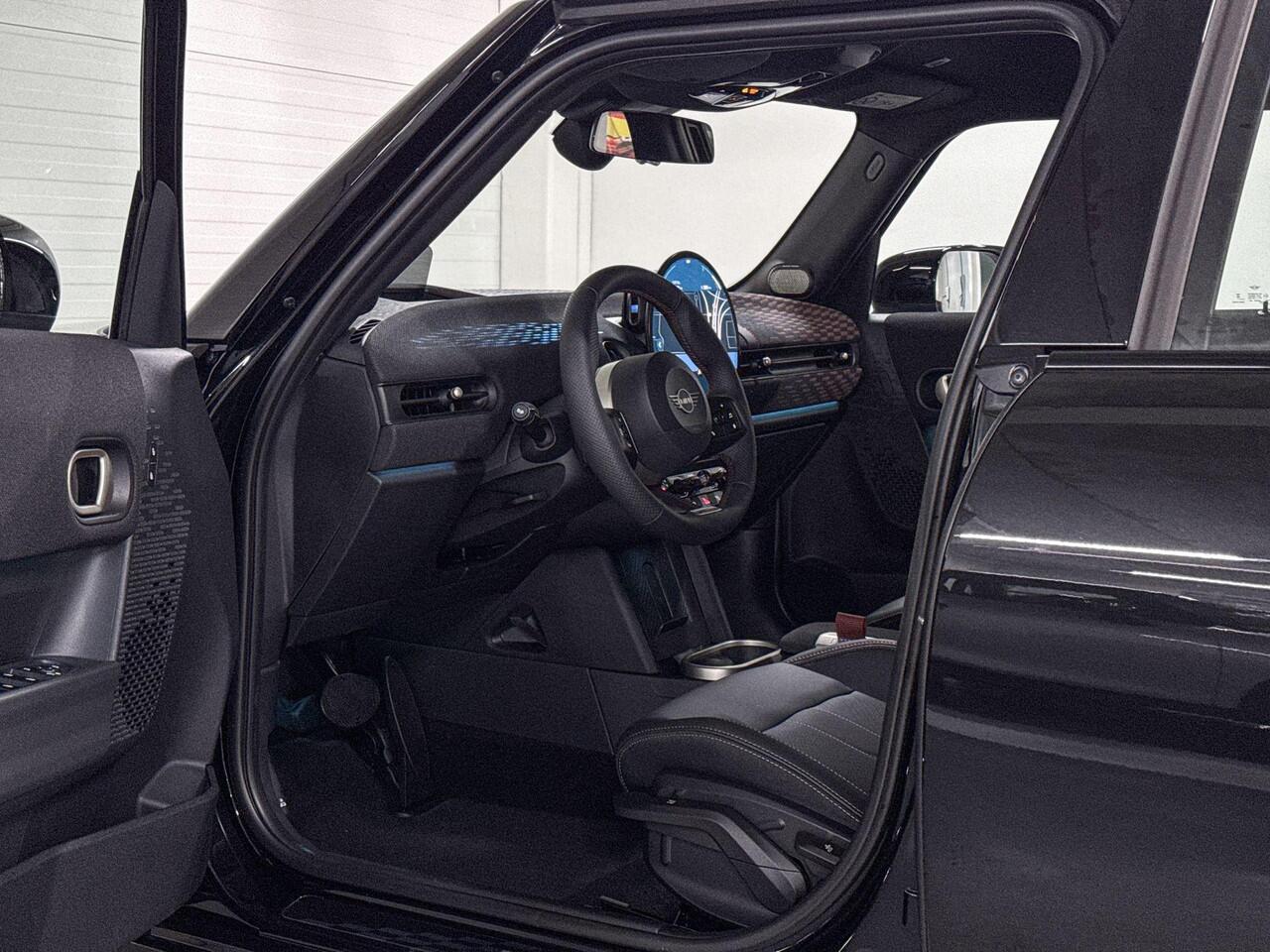 Mini John Cooper Works 5-deurs C Cooper M | John Cooper Works uitvoering | Pakket | 17" JCW Sprint Spoke Black | Opruimingsvoordeel